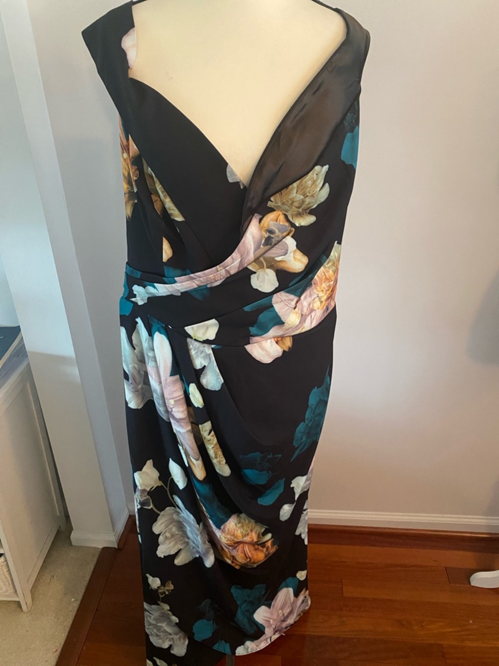 City Chic NWT size XL(22) maxi floral glow dress